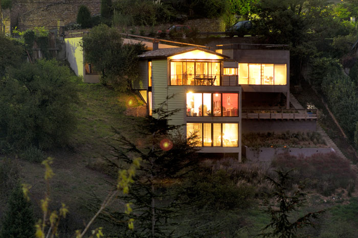 Maison sur un terrain en pente