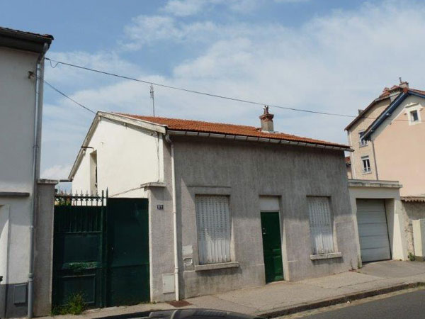 Ancienne petite maison à démolir